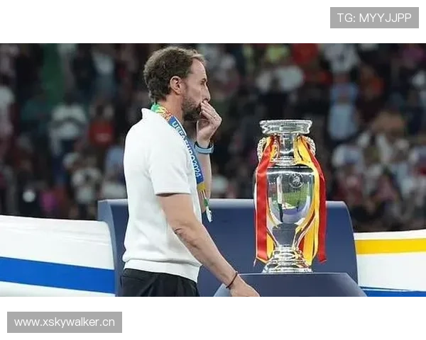 贝林厄姆与赖斯中场战术角色与分工差异解析 贝林厄姆与赖斯中场战术角色与分工差异解析