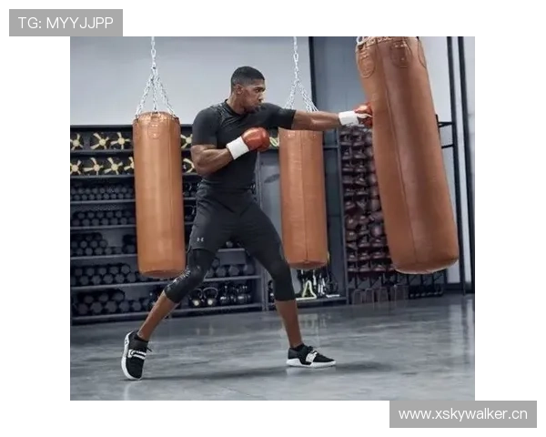 安东尼·约书亚训练完直接去逛奢侈品店，这反差谁懂