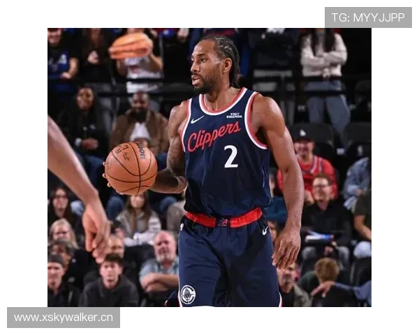 伦纳德无球切入拉开空间，对比库里更倚重单打